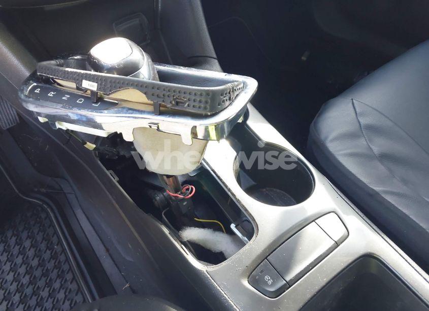 Photo 6 of 2019 Chevrolet Cruze LT (VIN 1G1BE5SM5K7122735)