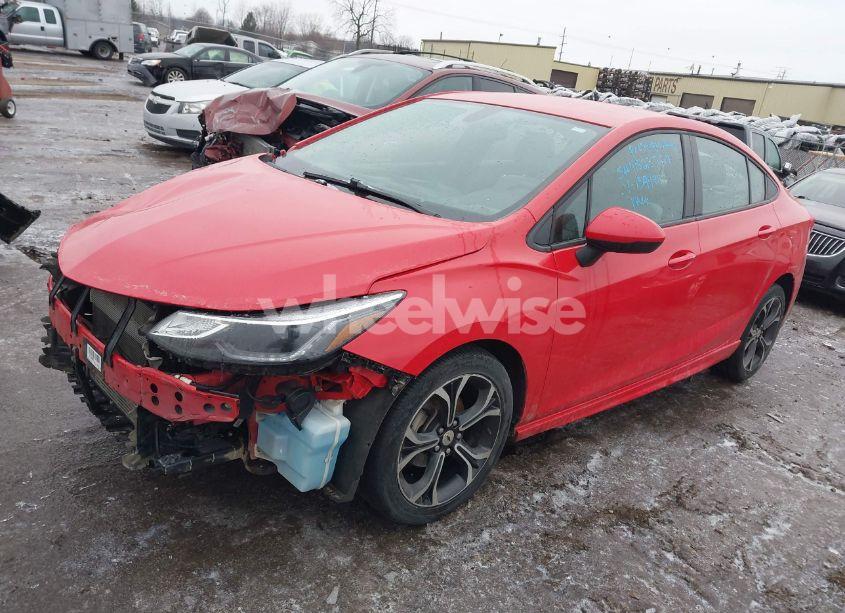 Photo 2 of 2019 Chevrolet Cruze LT (VIN 1G1BE5SM5K7139499)