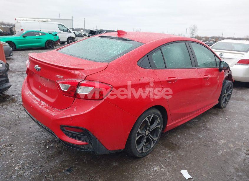 Photo 4 of 2019 Chevrolet Cruze LT (VIN 1G1BE5SM5K7139499)