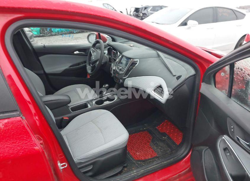 Photo 5 of 2019 Chevrolet Cruze LT (VIN 1G1BE5SM5K7139499)