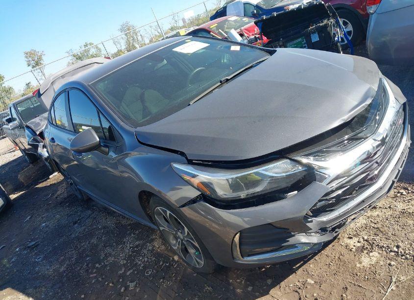 2019 Chevrolet Cruze LT (VIN 1G1BE5SM5K7139776) main photo