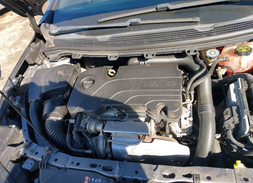 Photo 10 of 2019 Chevrolet Cruze LT (VIN 1G1BE5SM5K7139776)