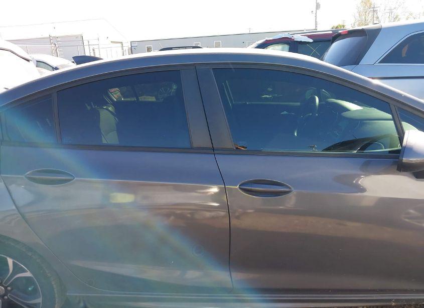 Photo 12 of 2019 Chevrolet Cruze LT (VIN 1G1BE5SM5K7139776)