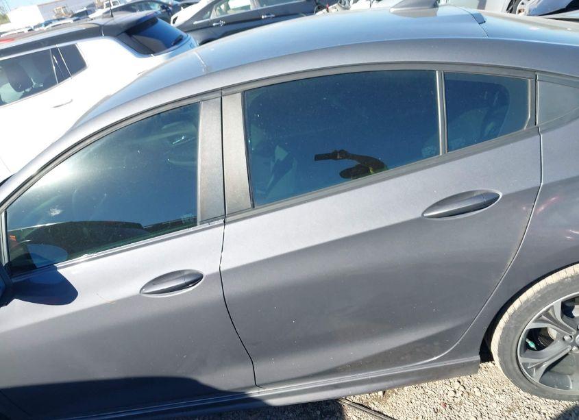 Photo 13 of 2019 Chevrolet Cruze LT (VIN 1G1BE5SM5K7139776)