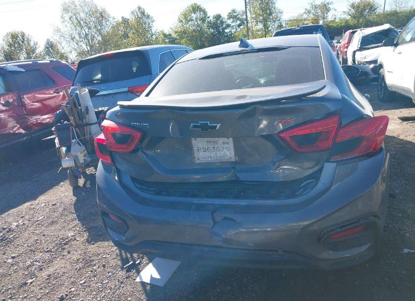 Photo 15 of 2019 Chevrolet Cruze LT (VIN 1G1BE5SM5K7139776)