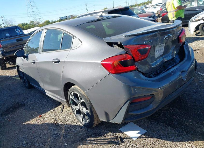 Photo 3 of 2019 Chevrolet Cruze LT (VIN 1G1BE5SM5K7139776)