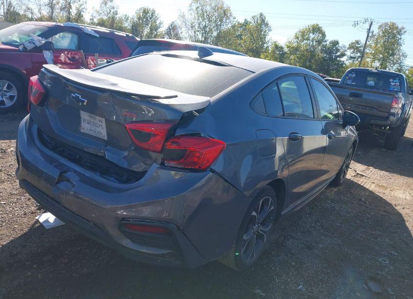 Photo 4 of 2019 Chevrolet Cruze LT (VIN 1G1BE5SM5K7139776)