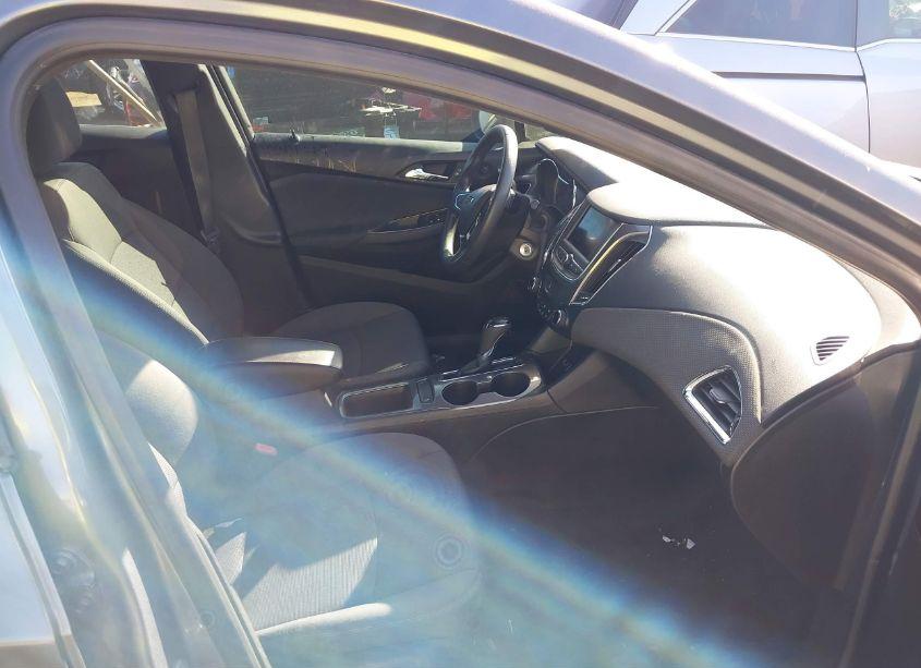 Photo 5 of 2019 Chevrolet Cruze LT (VIN 1G1BE5SM5K7139776)