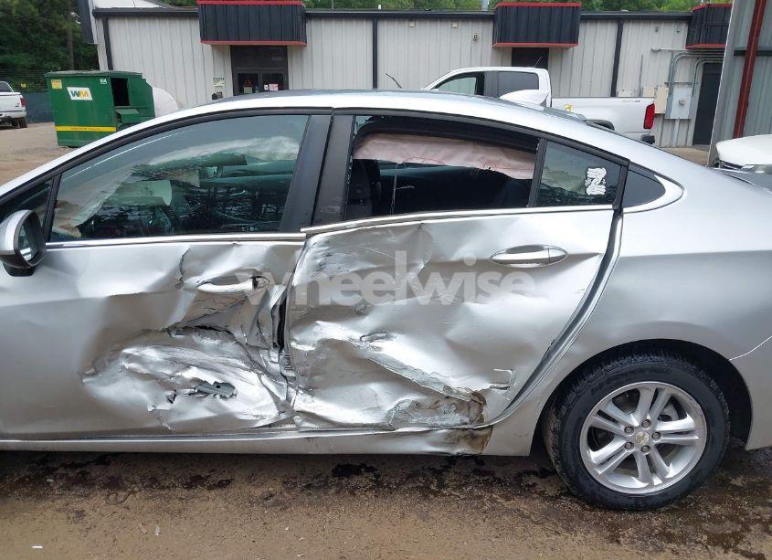 Photo 14 of 2016 Chevrolet Cruze LT (VIN 1G1BE5SM6G7297082)