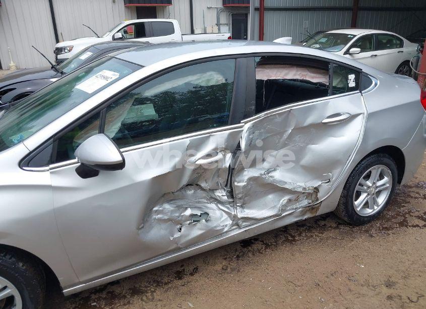 Photo 6 of 2016 Chevrolet Cruze LT (VIN 1G1BE5SM6G7297082)