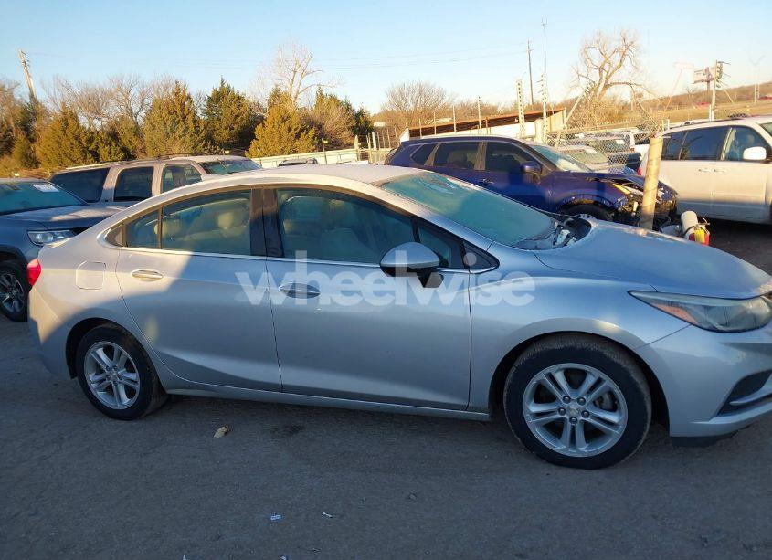 Photo 13 of 2017 Chevrolet Cruze LT AUTO (VIN 1G1BE5SM6H7113020)