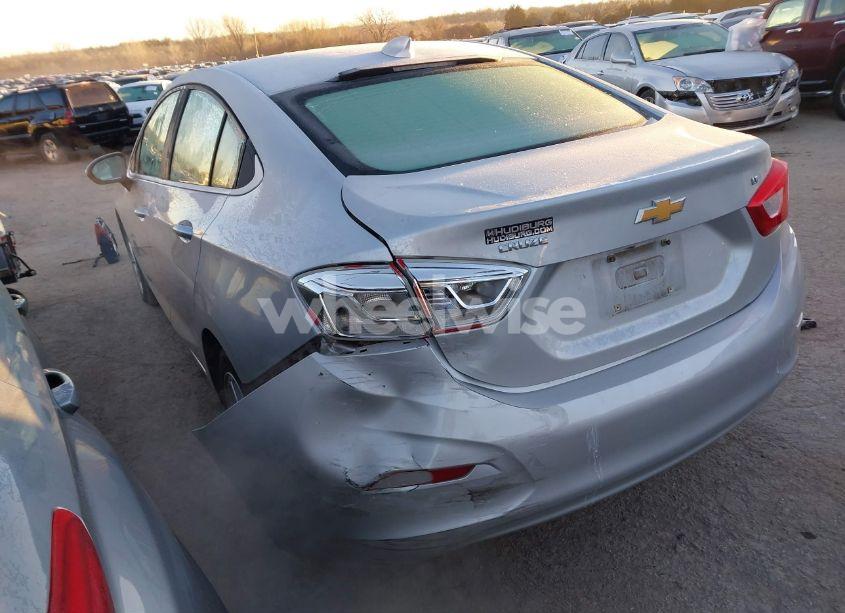 Photo 3 of 2017 Chevrolet Cruze LT AUTO (VIN 1G1BE5SM6H7113020)