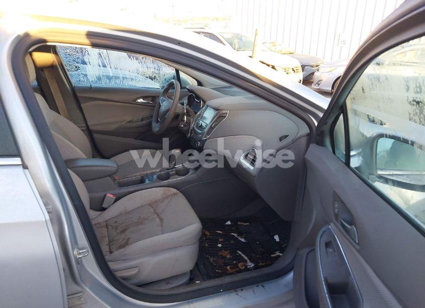 Photo 5 of 2017 Chevrolet Cruze LT AUTO (VIN 1G1BE5SM6H7113020)