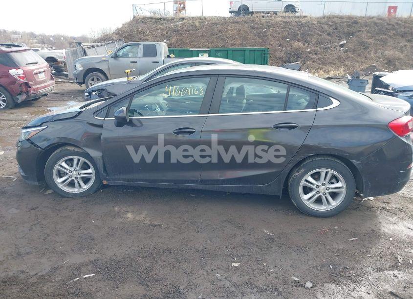 Photo 14 of 2017 Chevrolet Cruze LT AUTO (VIN 1G1BE5SM6H7133459)