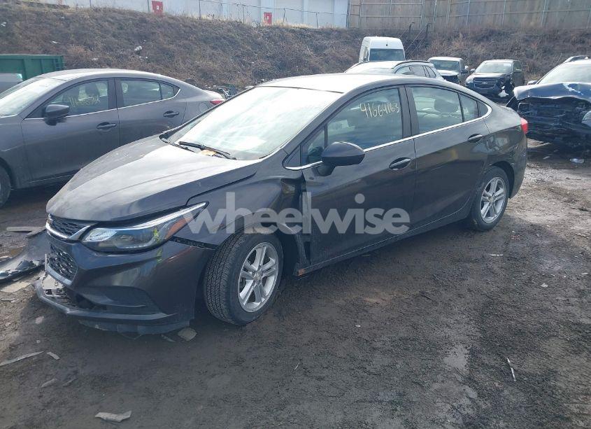 Photo 2 of 2017 Chevrolet Cruze LT AUTO (VIN 1G1BE5SM6H7133459)