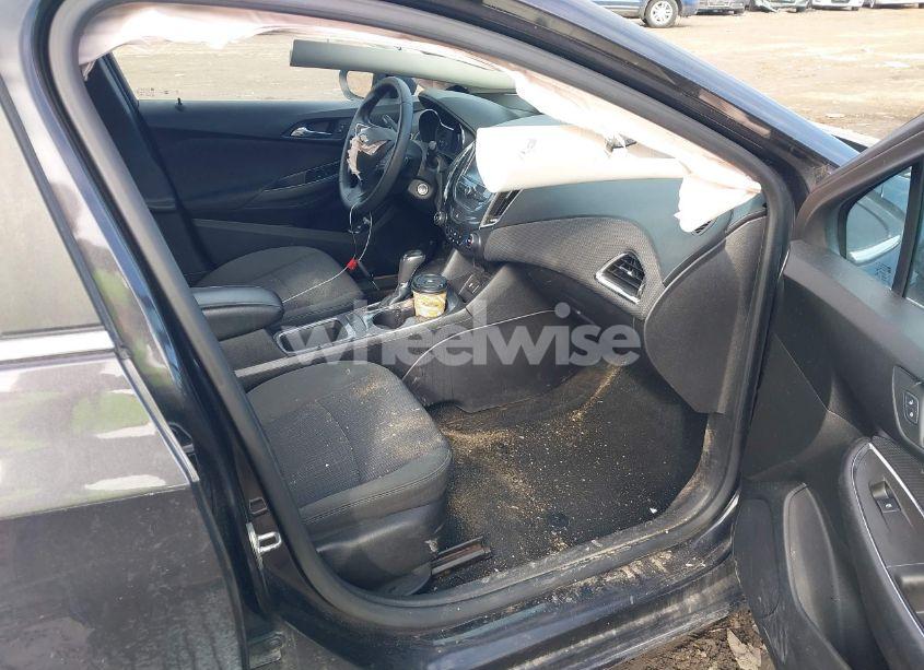 Photo 5 of 2017 Chevrolet Cruze LT AUTO (VIN 1G1BE5SM6H7133459)