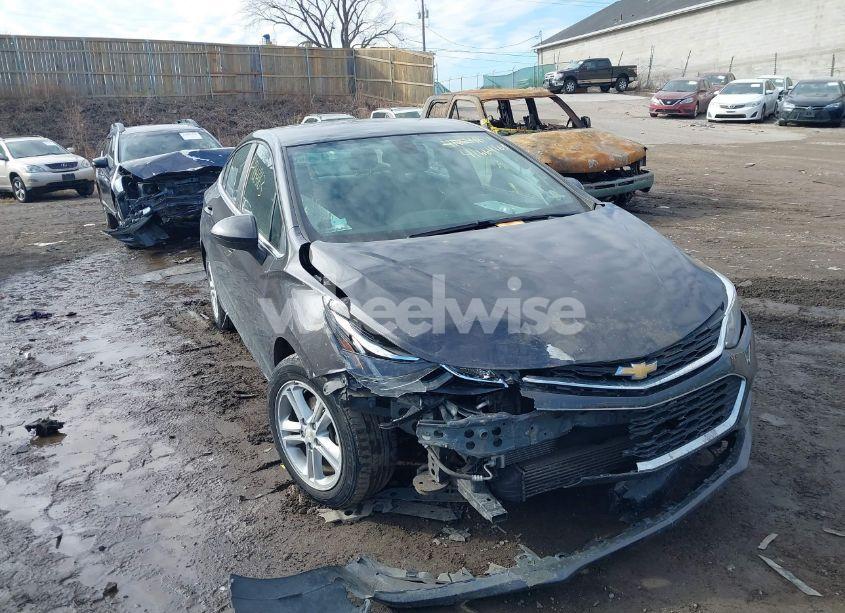 Photo 6 of 2017 Chevrolet Cruze LT AUTO (VIN 1G1BE5SM6H7133459)