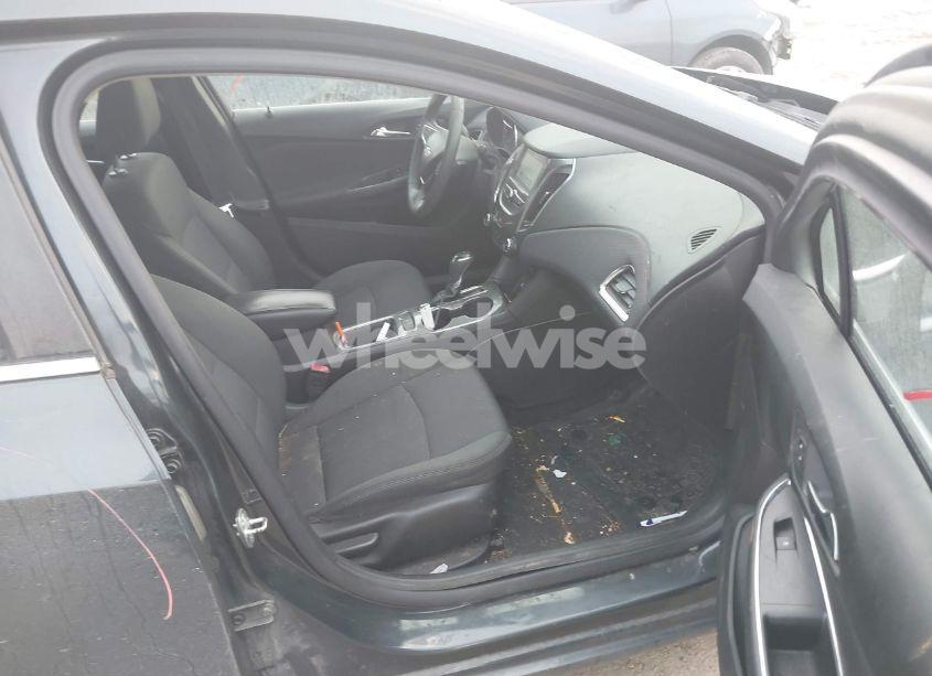 Photo 5 of 2017 Chevrolet Cruze LT AUTO (VIN 1G1BE5SM6H7134756)