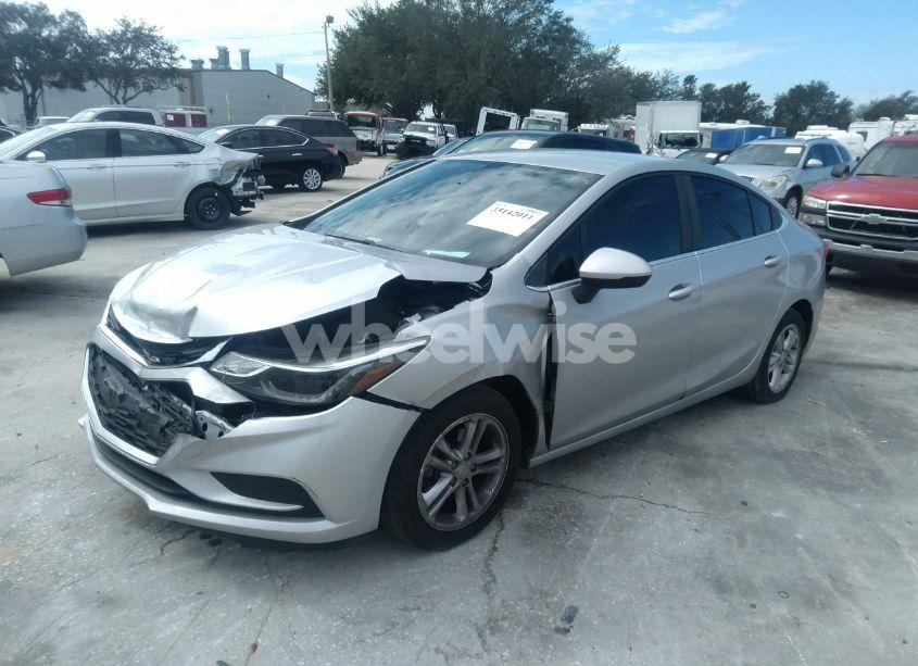 Photo 2 of 2017 Chevrolet Cruze LT AUTO (VIN 1G1BE5SM6H7163562)