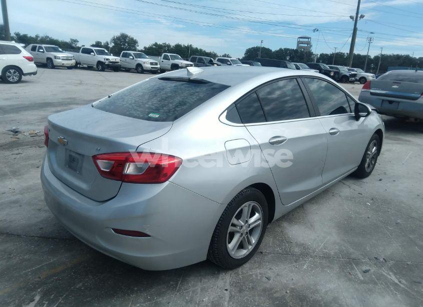 Photo 4 of 2017 Chevrolet Cruze LT AUTO (VIN 1G1BE5SM6H7163562)