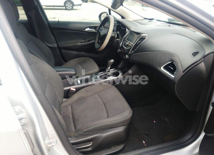 Photo 5 of 2017 Chevrolet Cruze LT AUTO (VIN 1G1BE5SM6H7163562)