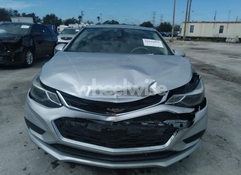 Photo 6 of 2017 Chevrolet Cruze LT AUTO (VIN 1G1BE5SM6H7163562)