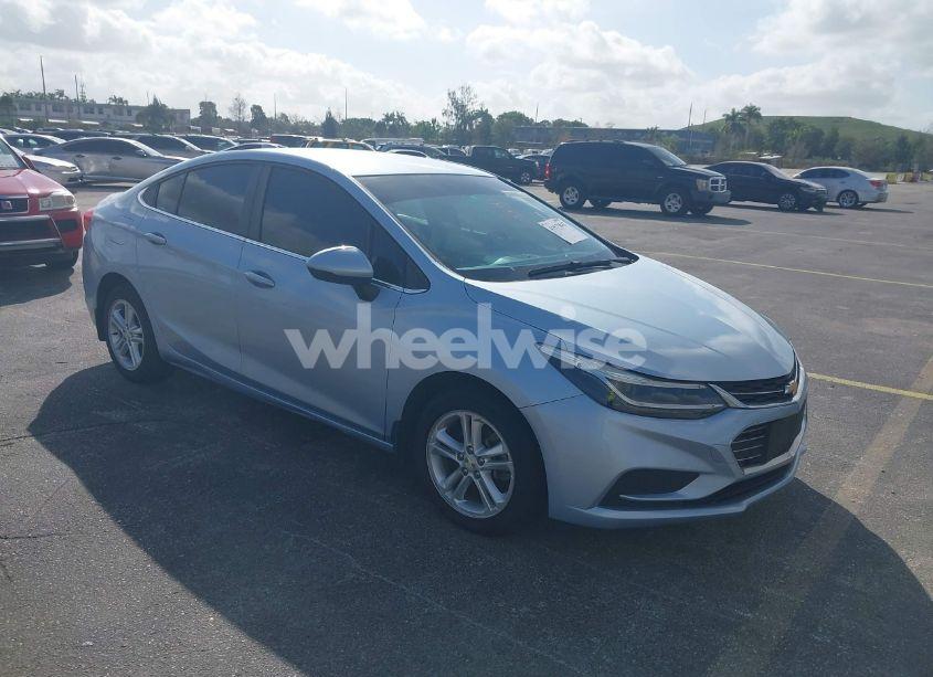 2017 Chevrolet Cruze LT AUTO (VIN 1G1BE5SM6H7172827) main photo