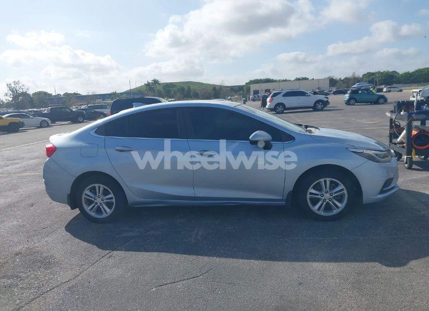 Photo 13 of 2017 Chevrolet Cruze LT AUTO (VIN 1G1BE5SM6H7172827)