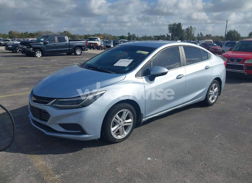 Photo 2 of 2017 Chevrolet Cruze LT AUTO (VIN 1G1BE5SM6H7172827)