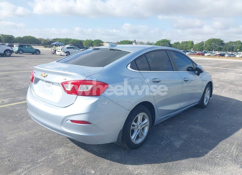 Photo 4 of 2017 Chevrolet Cruze LT AUTO (VIN 1G1BE5SM6H7172827)