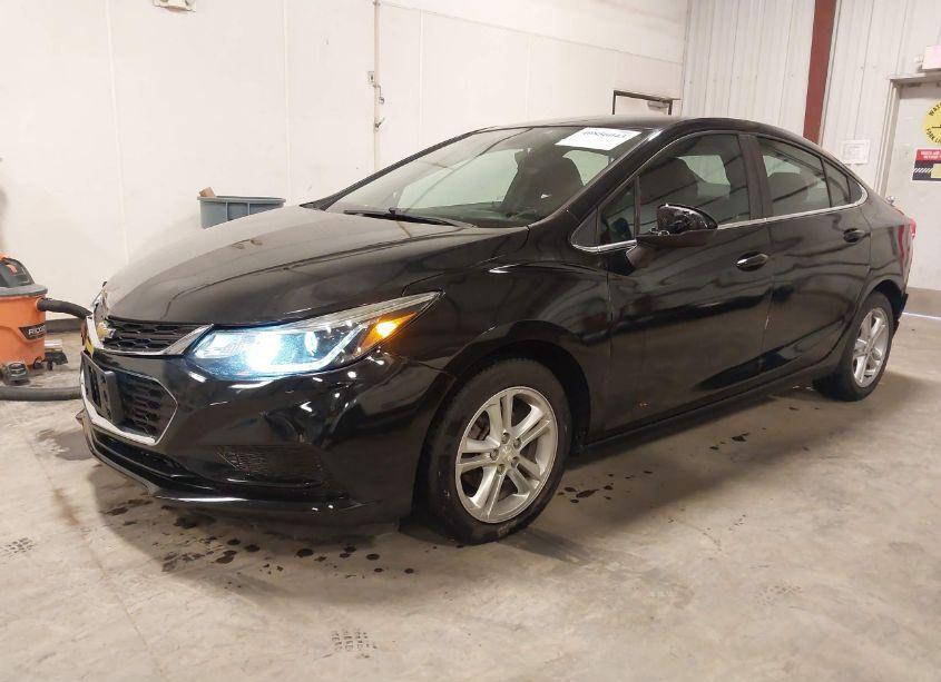 Photo 2 of 2017 Chevrolet Cruze LT AUTO (VIN 1G1BE5SM6H7175579)