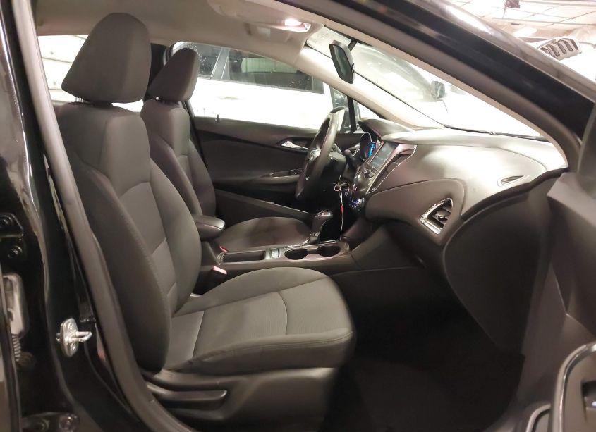 Photo 5 of 2017 Chevrolet Cruze LT AUTO (VIN 1G1BE5SM6H7175579)