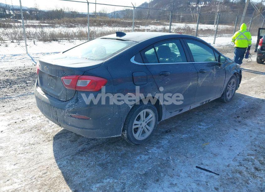 Photo 4 of 2017 Chevrolet Cruze LT AUTO (VIN 1G1BE5SM6H7182872)