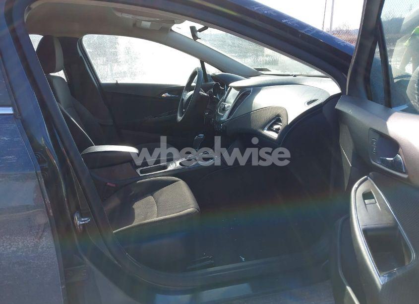 Photo 5 of 2017 Chevrolet Cruze LT AUTO (VIN 1G1BE5SM6H7182872)