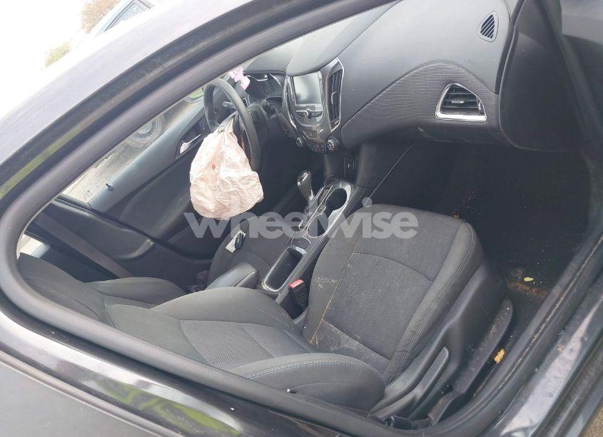 Photo 5 of 2017 Chevrolet Cruze LT AUTO (VIN 1G1BE5SM6H7183262)