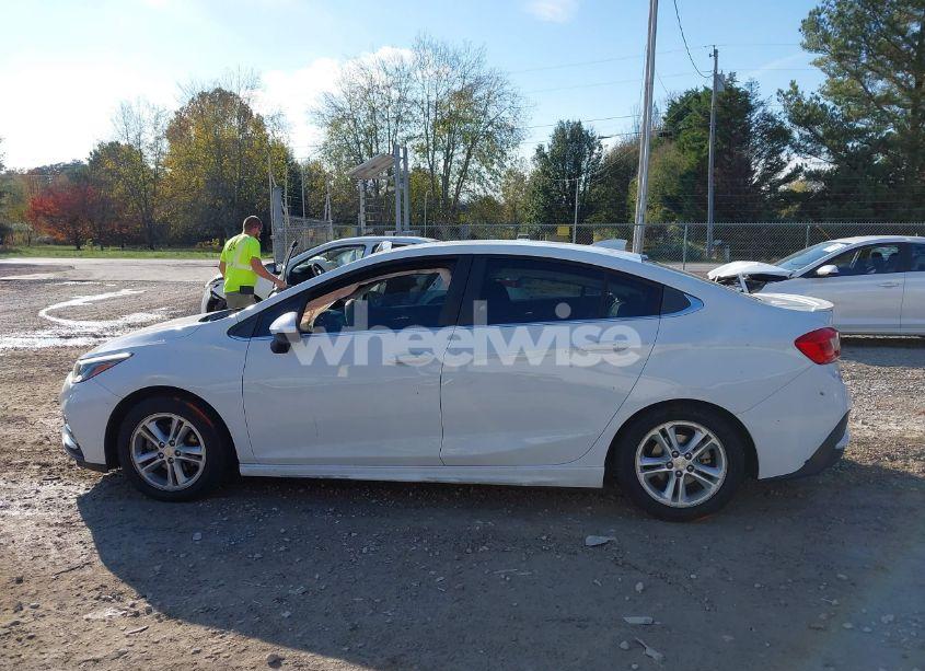 Photo 14 of 2017 Chevrolet Cruze LT AUTO (VIN 1G1BE5SM6H7183455)