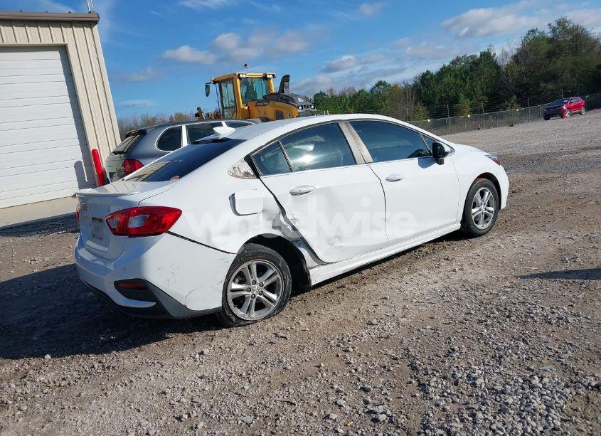 Photo 4 of 2017 Chevrolet Cruze LT AUTO (VIN 1G1BE5SM6H7183455)