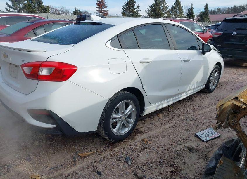 Photo 4 of 2017 Chevrolet Cruze LT AUTO (VIN 1G1BE5SM6H7184668)