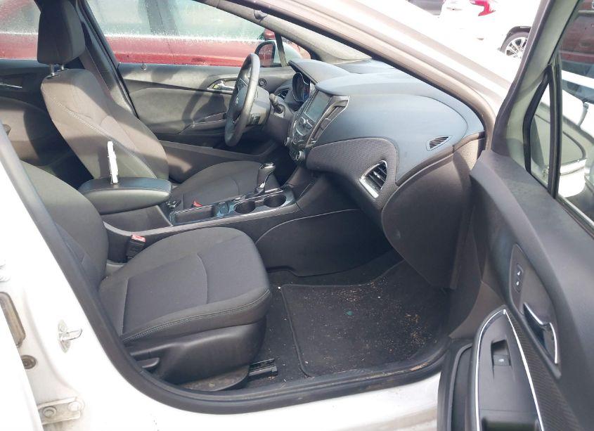 Photo 5 of 2017 Chevrolet Cruze LT AUTO (VIN 1G1BE5SM6H7184668)