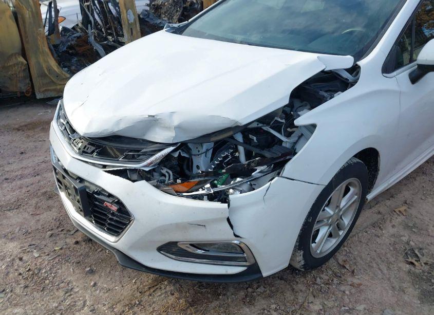 Photo 6 of 2017 Chevrolet Cruze LT AUTO (VIN 1G1BE5SM6H7184668)