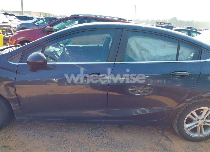 Photo 14 of 2017 Chevrolet Cruze LT AUTO (VIN 1G1BE5SM6H7215630)