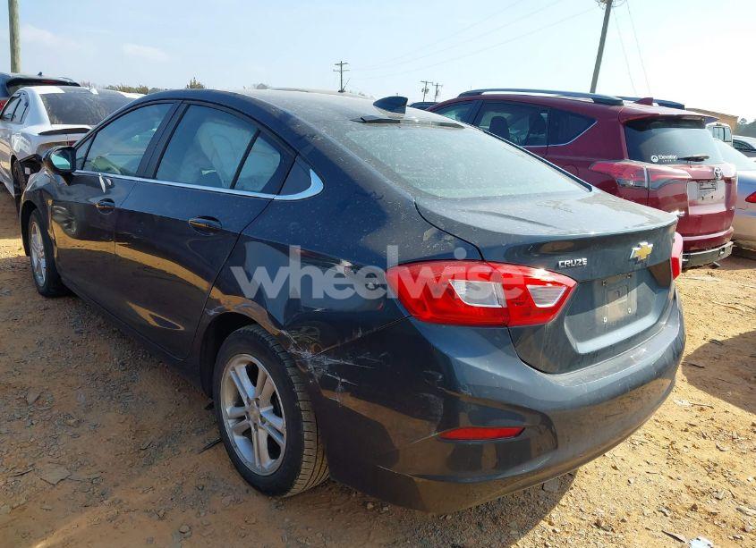 Photo 3 of 2017 Chevrolet Cruze LT AUTO (VIN 1G1BE5SM6H7215630)