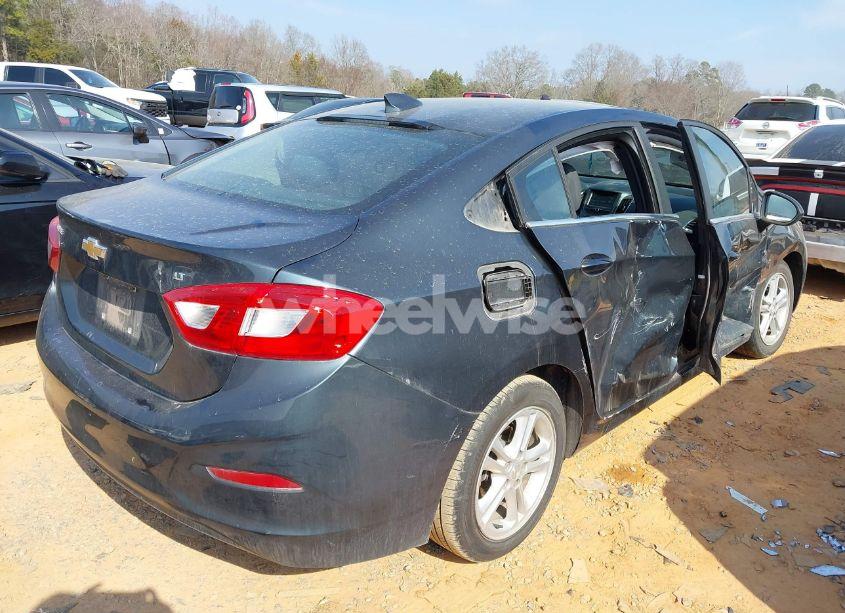 Photo 4 of 2017 Chevrolet Cruze LT AUTO (VIN 1G1BE5SM6H7215630)