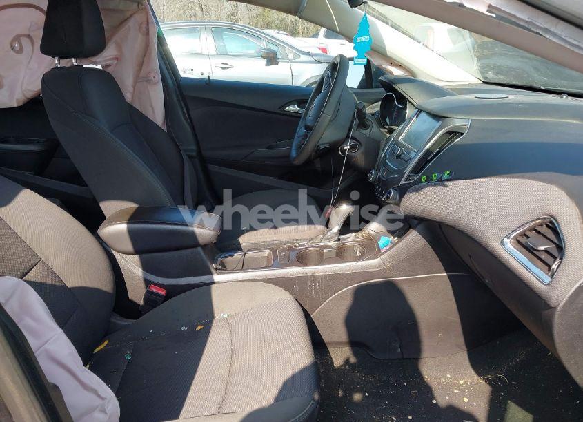 Photo 5 of 2017 Chevrolet Cruze LT AUTO (VIN 1G1BE5SM6H7215630)