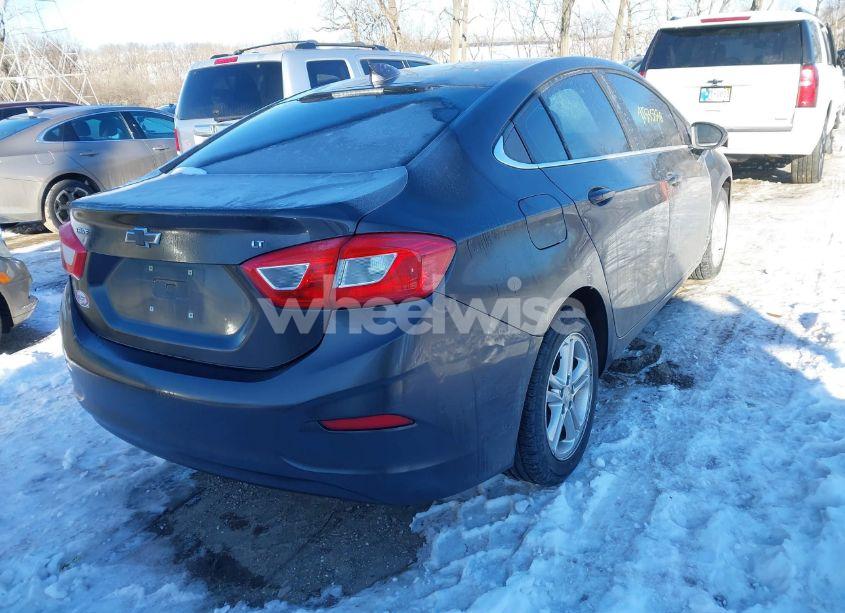 Photo 4 of 2017 Chevrolet Cruze LT AUTO (VIN 1G1BE5SM6H7217670)