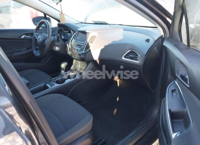 Photo 5 of 2017 Chevrolet Cruze LT AUTO (VIN 1G1BE5SM6H7217670)