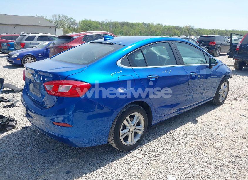 Photo 4 of 2017 Chevrolet Cruze LT AUTO (VIN 1G1BE5SM6H7244335)