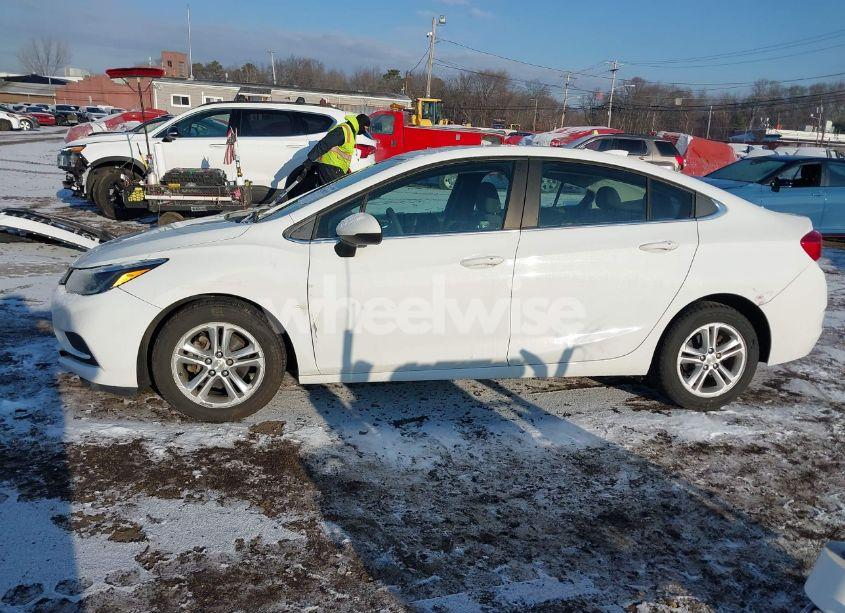 Photo 14 of 2017 Chevrolet Cruze LT AUTO (VIN 1G1BE5SM6H7245212)