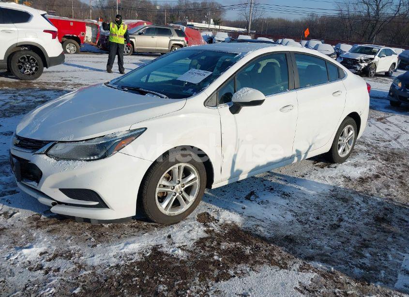 Photo 2 of 2017 Chevrolet Cruze LT AUTO (VIN 1G1BE5SM6H7245212)