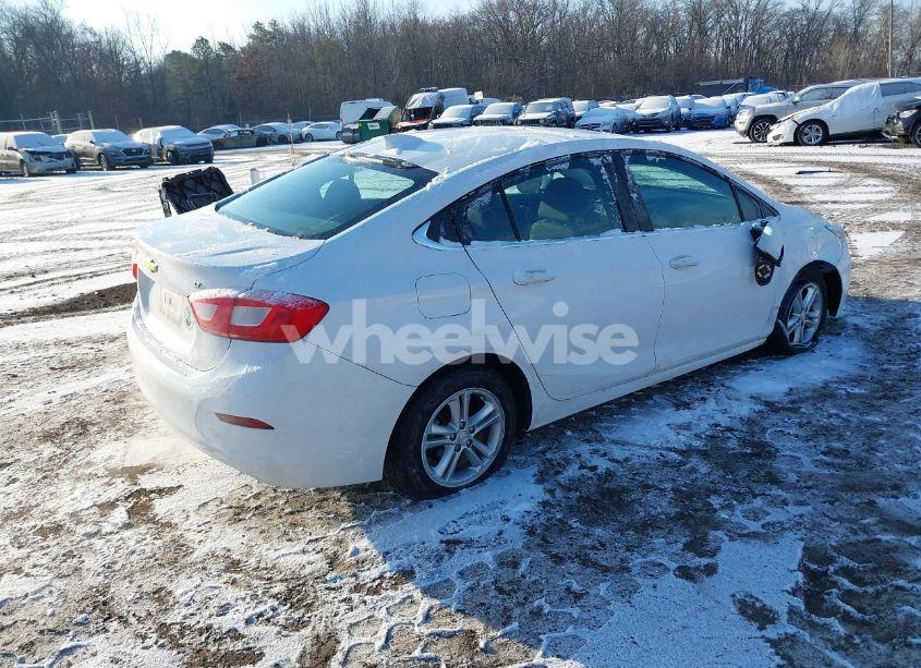 Photo 4 of 2017 Chevrolet Cruze LT AUTO (VIN 1G1BE5SM6H7245212)